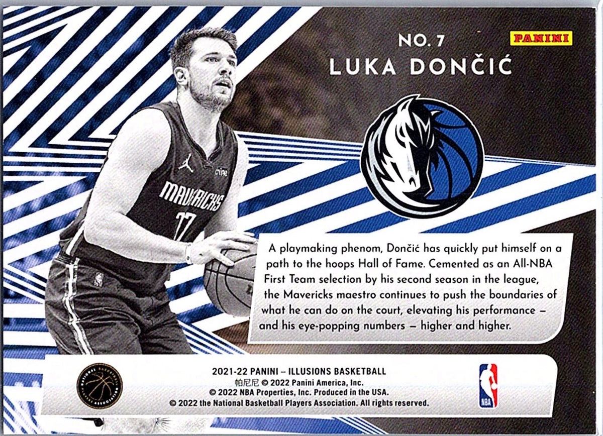 2021-22 Panini Illusions LUKA DONCIC #7 Chasing the Hall Mavericks Emerald