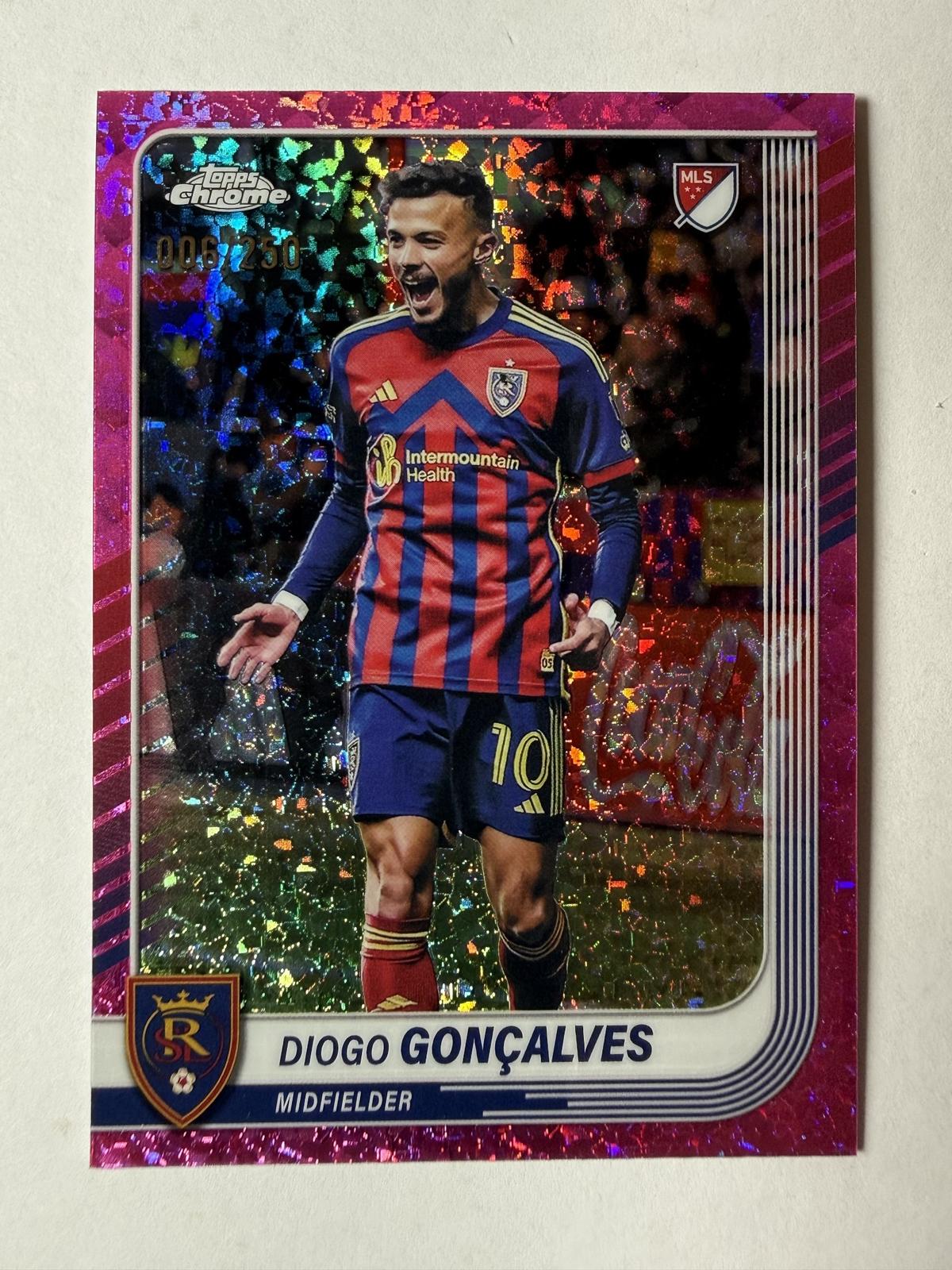 2025 Topps Chrome MLS Diogo Gonçalves #82 Pink Mini-Diamonds Refractor  #/250