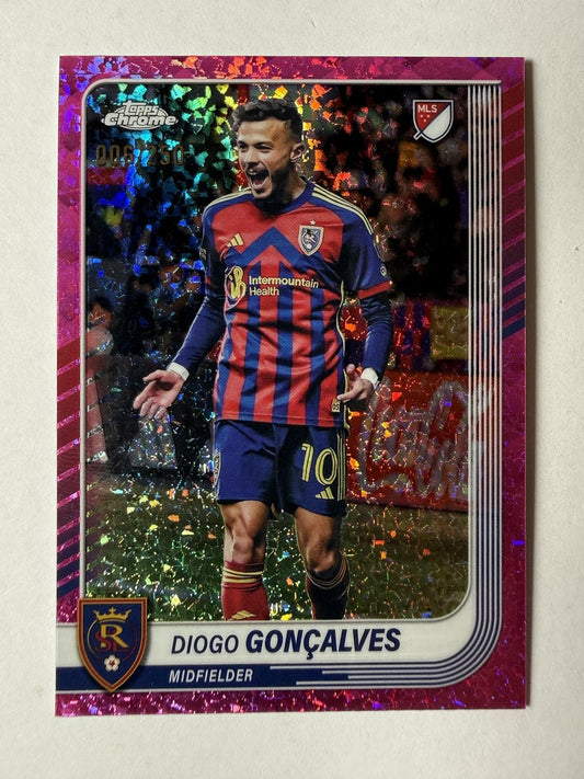 2025 Topps Chrome MLS Diogo Gonçalves #82 Pink Mini-Diamonds Refractor  #/250